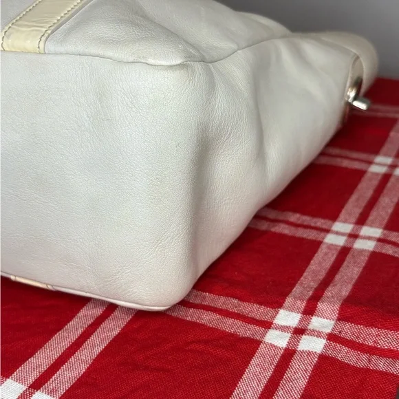 Elegant Cream Tote Bag - Picture 4 of 10